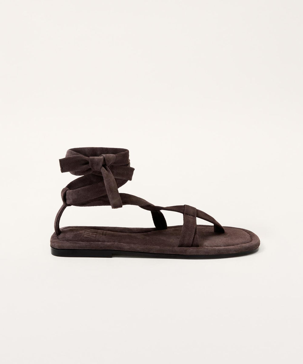 LEATHER STRAPPY FLAT SANDALS