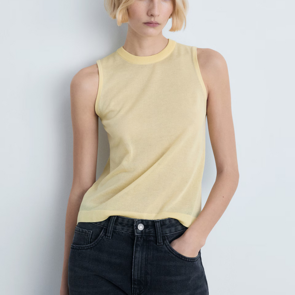 Sleeveless knitted top